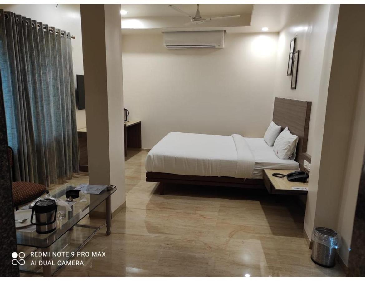 Hotel Dwarka, Nagpur Eksteriør bilde