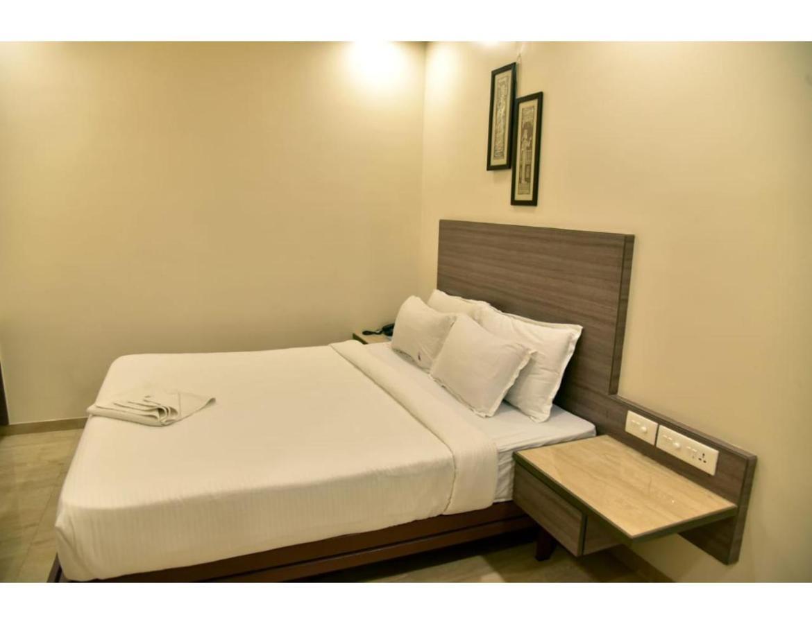 Hotel Dwarka, Nagpur Eksteriør bilde